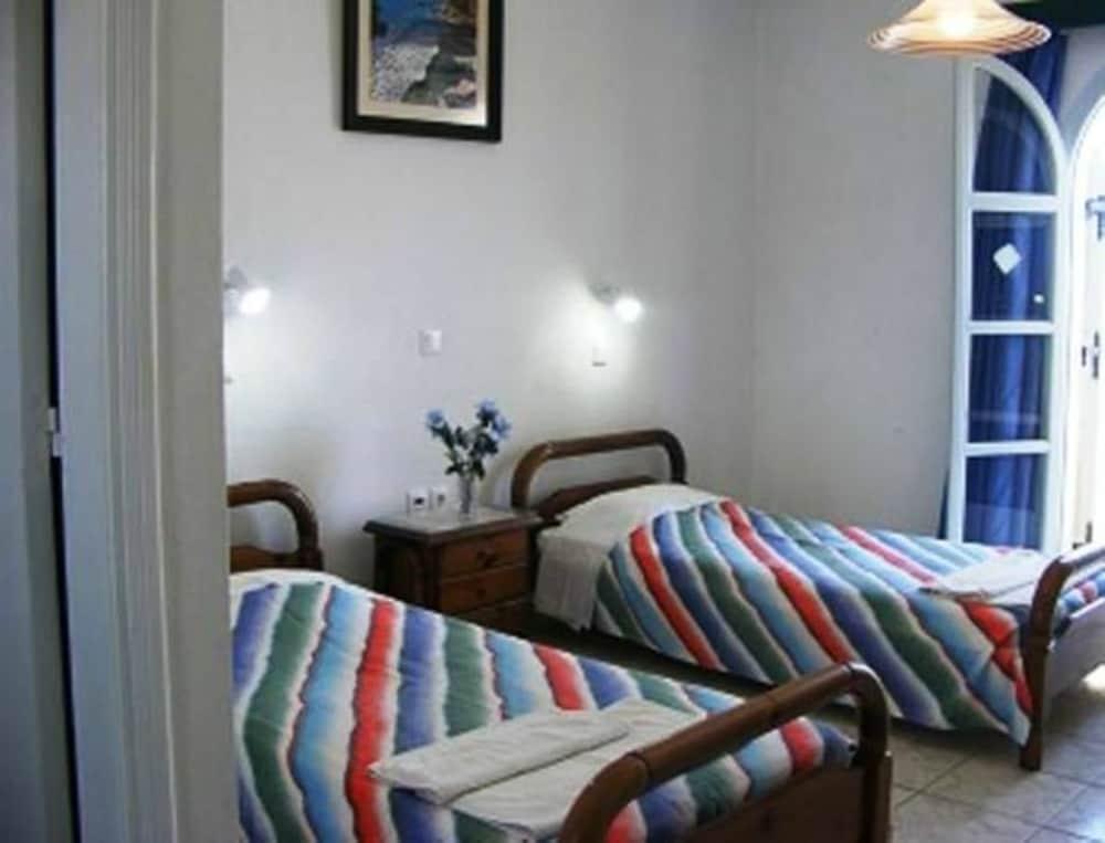 Sea Side Perivolos Hotel Bagian luar foto