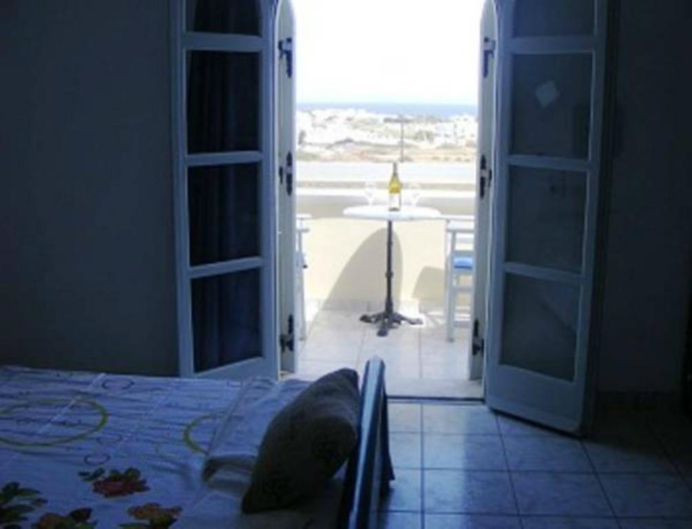 Sea Side Perivolos Hotel Bagian luar foto