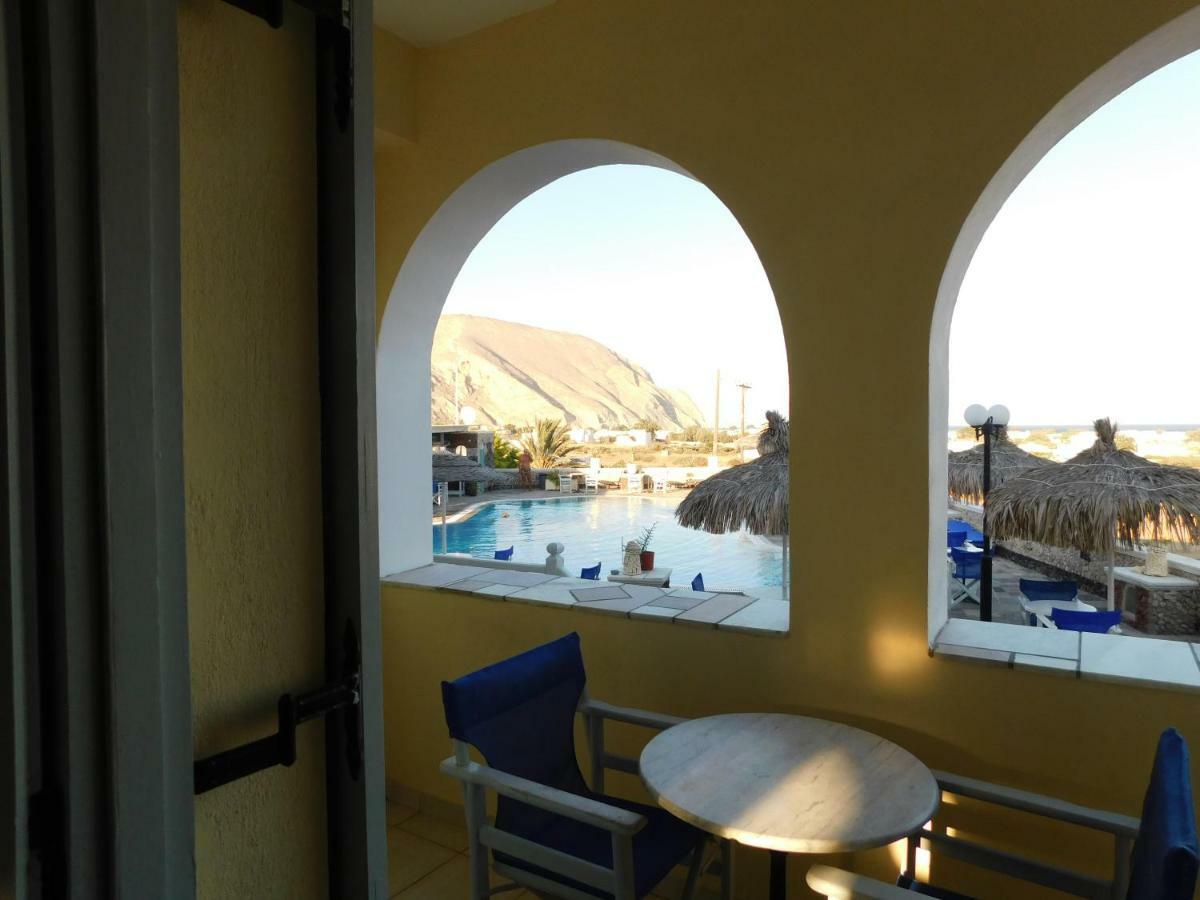 Sea Side Perivolos Hotel Bagian luar foto